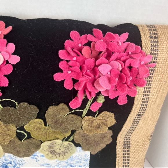 Hand-made burlap/3-D geranium in pot pillow - Picture 3 of 8